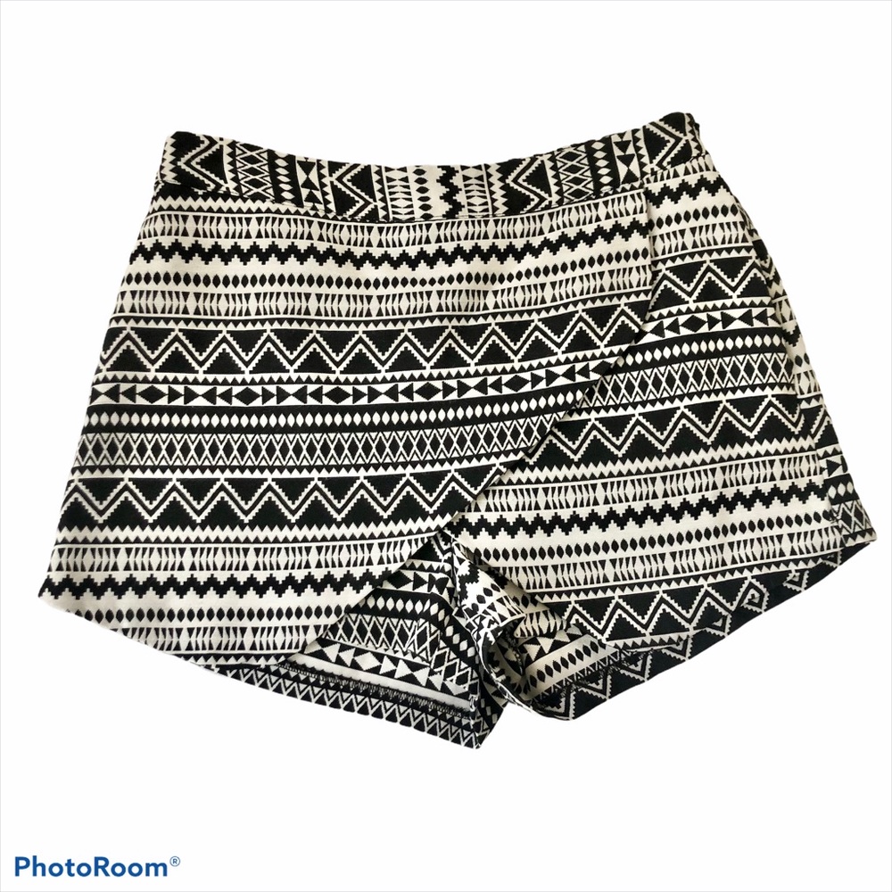 black & white Aztec print shorts, size 5